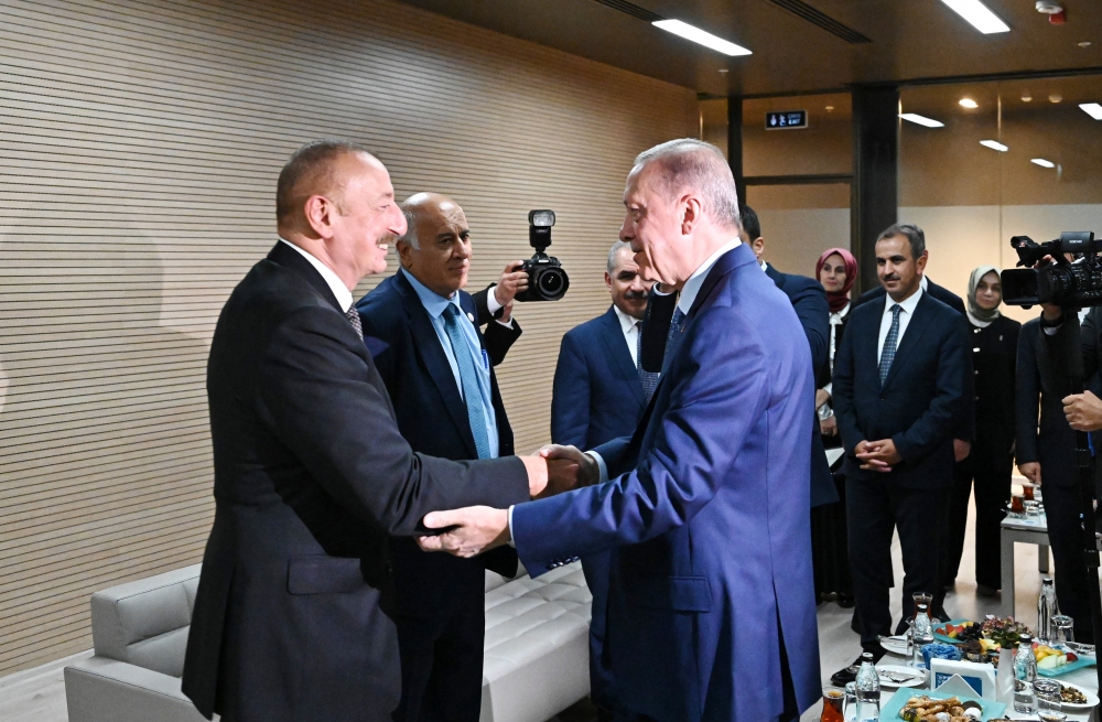 Beşinci İslamiadanın açılış mərasimində iştirak edən dövlət, hökumət və nümayəndə heyətləri başçılarının şərəfinə şam yeməyi verilib&nbsp;